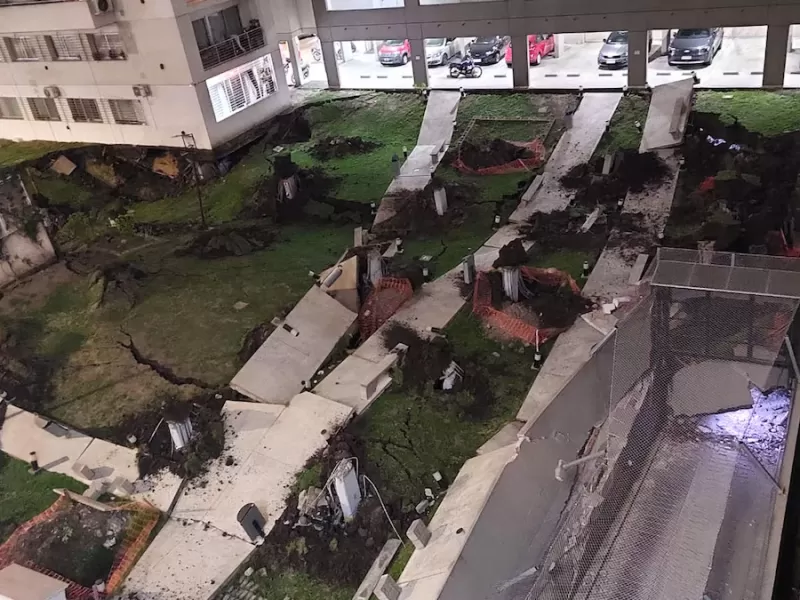 Se derrumb&oacute; el estacionamiento de un edificio en Parque Patricios