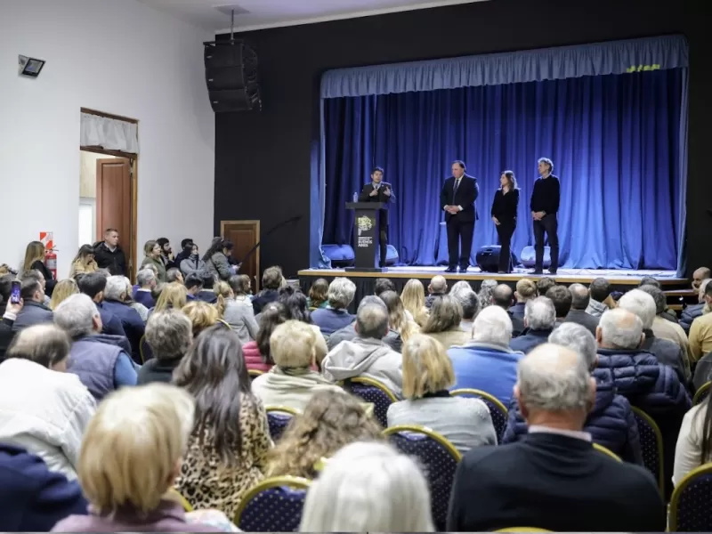 Se reinauguró el Cine-Teatro de la Sociedad Española