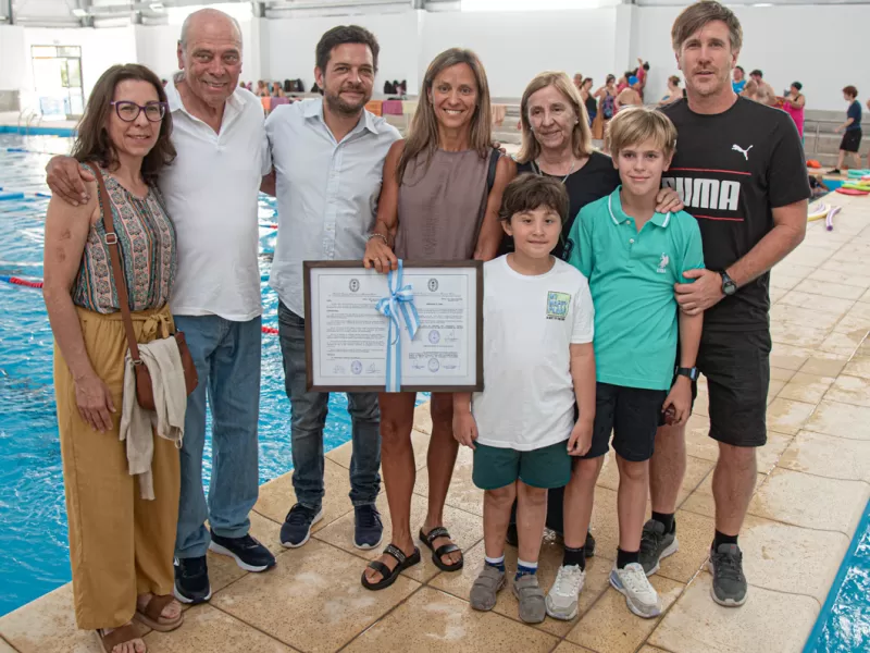 Fabiani y Eichel recorrieron el nuevo natatorio cubierto de calzada y reconocieron a una nadadora Browniana