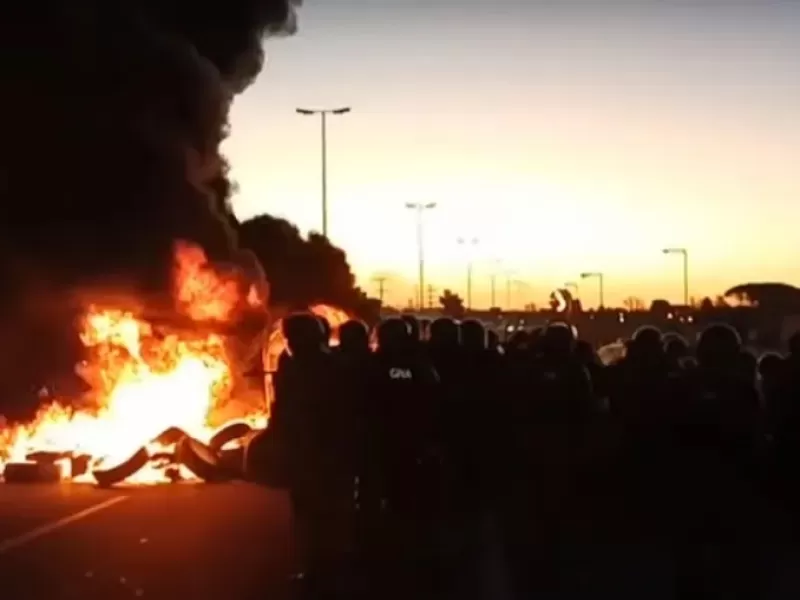 Panamericana y ruta 23: Gendarmería avanza con balazos de goma