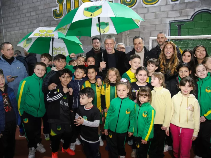 Ferraresi inaugur&oacute; el nuevo microestadio del Instituto Atl&eacute;tico Cultural en Villa Luj&aacute;n
