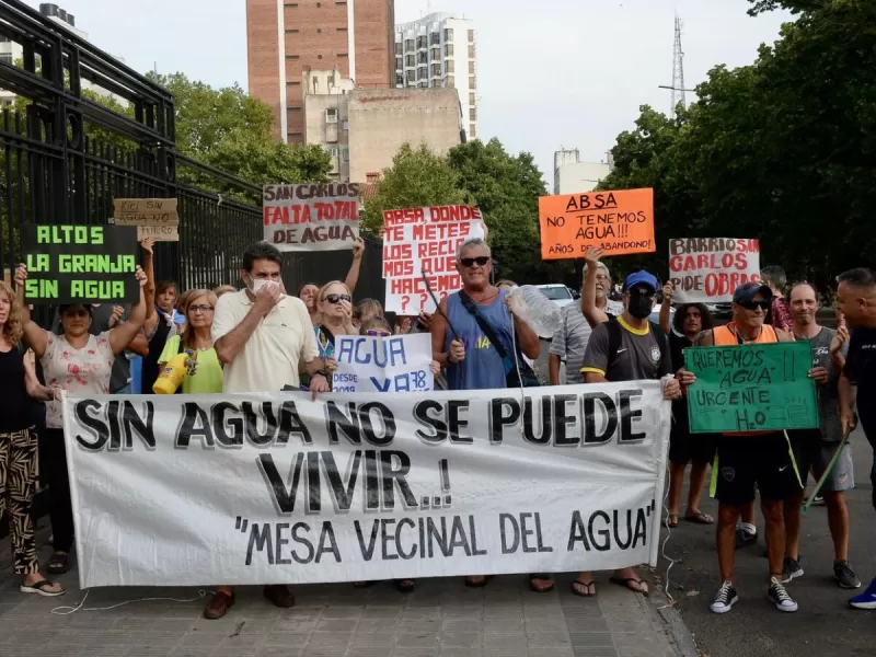 Presentan dos proyectos para compensar a usuarios afectados por cortes de gas y agua
