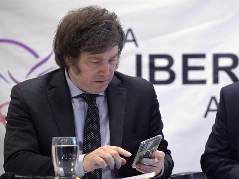 Milei inicia una semana clave con cambios en el Gobierno, una gira internacional y tensi&oacute;n en el Senado