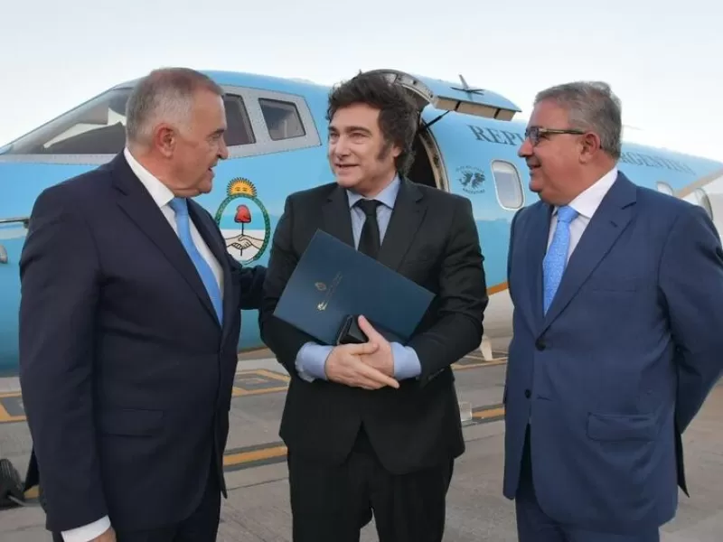 La niebla obligó a Milei a suspender su vuelo a Tucumán