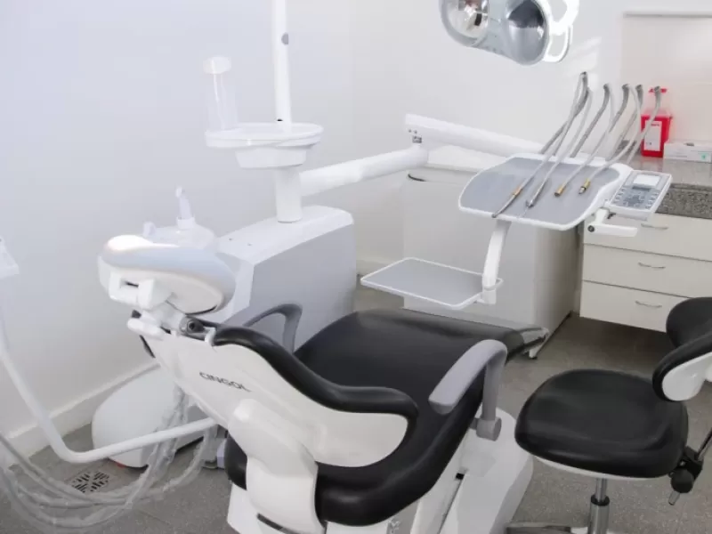 Axel Kicillof inauguró un centro de salud en Avellaneda y apuntó contra la paralización de obras nacionales