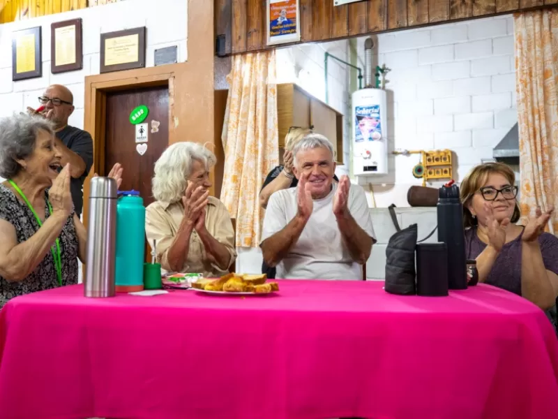 Carlos Balor visitó el Centro de Jubilados Corazones Alegres