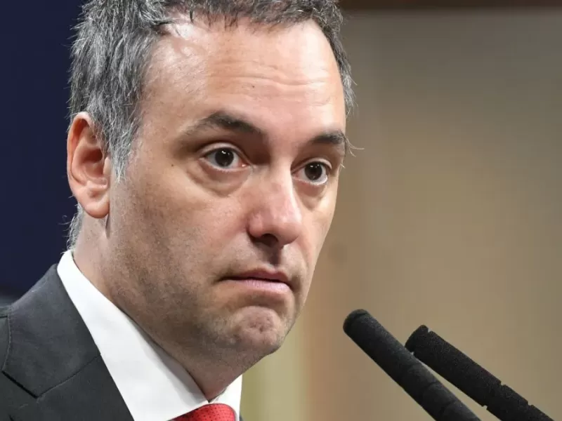 Adorni se presenta en Diputados en medio de investigaciones y deber&aacute; responder m&aacute;s de 4.600 preguntas