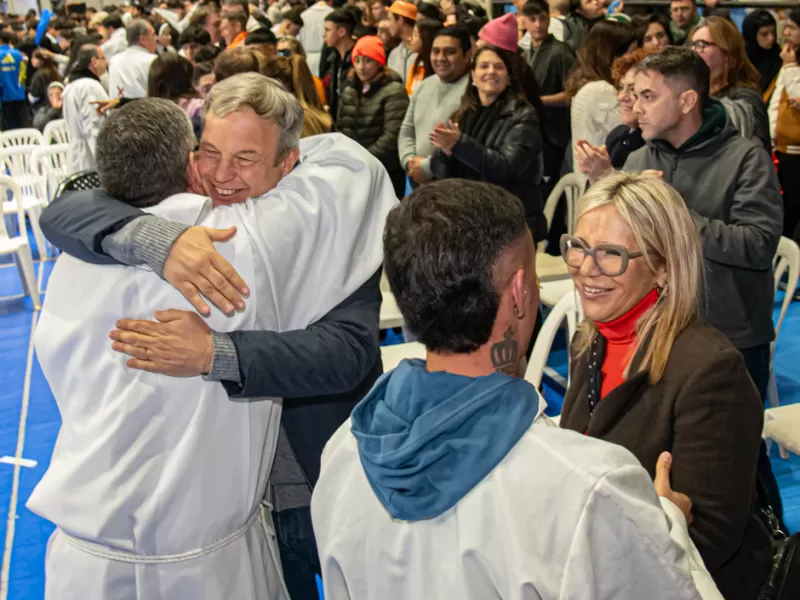 Cascallares participó junto a más de 5 mil vecinos de la celebración diocesana de Corpus Christi
