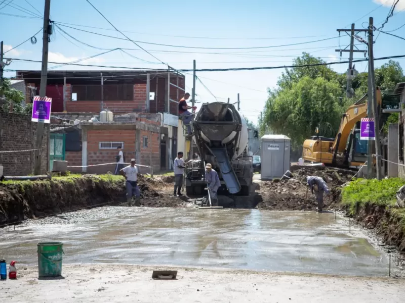 Avanza la pavimentaci&oacute;n de 20 cuadras en el barrio Santa Luc&iacute;a