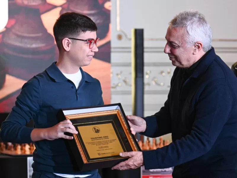 Faustino Oro protagoniz&oacute; una exhibici&oacute;n de ajedrez con 25 partidas simult&aacute;neas
