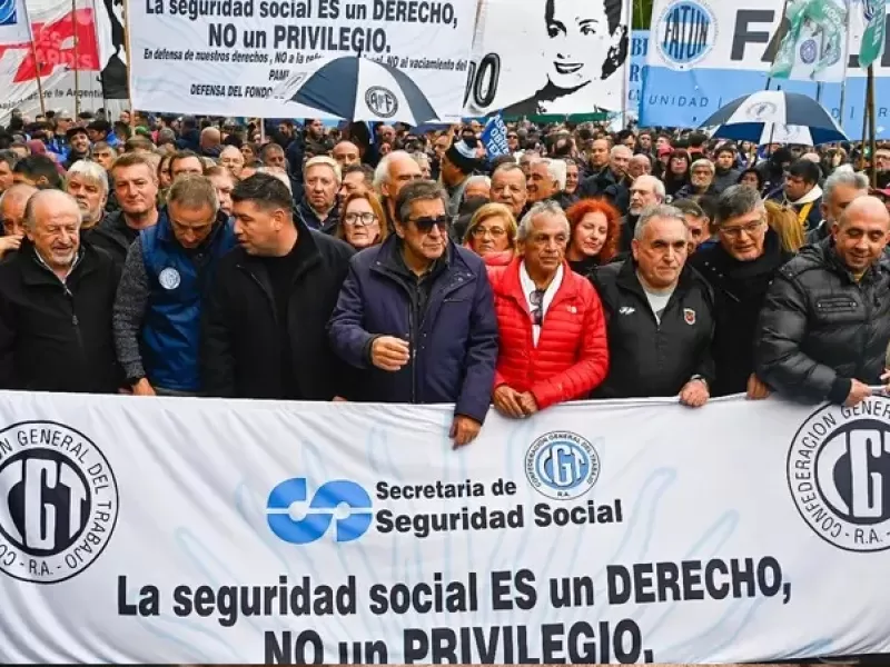 La CGT, organizaciones y jubilados marcharon al Congreso