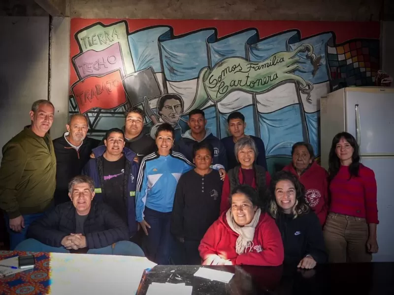 Mayra Mendoza visitó la Cooperativa de Cartoneros de Villa Itatí y advirtió por el impacto de las importaciones