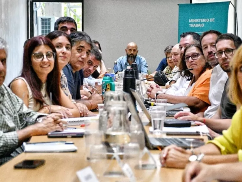 Estatales bonaerenses recibieron una oferta de aumento del 7% en dos tramos y los gremios la analizar&aacute;n