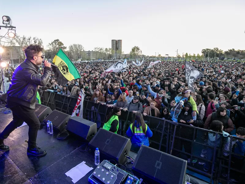 Más de 3 mil personas vibraron en Don Orione con el recital “Brown despide al Indio Solari”