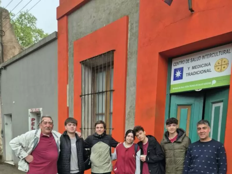 Alumnos de la Escuela Técnica N.º 2 instalaron una sala de computación en el Centro Educativo Mapuche Kintun