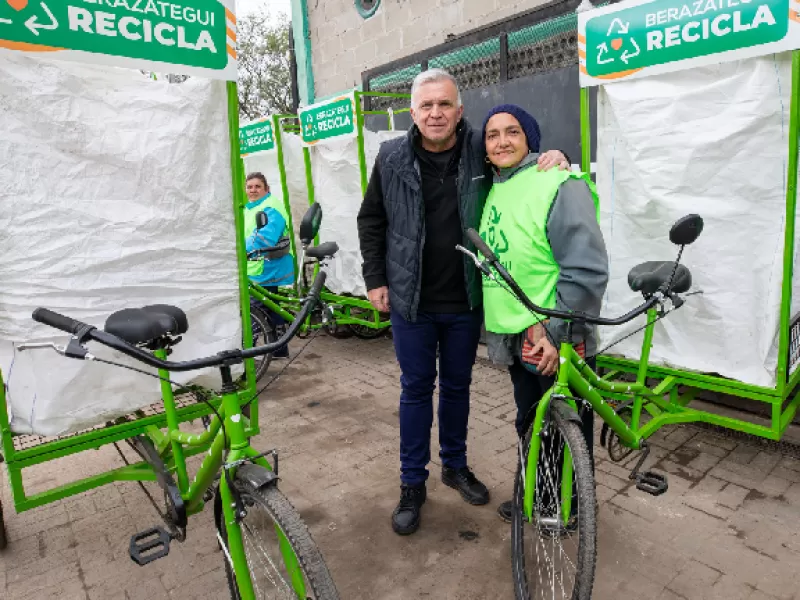 Entregaron bicicletas restauradas e indumentaria a trabajadores del programa