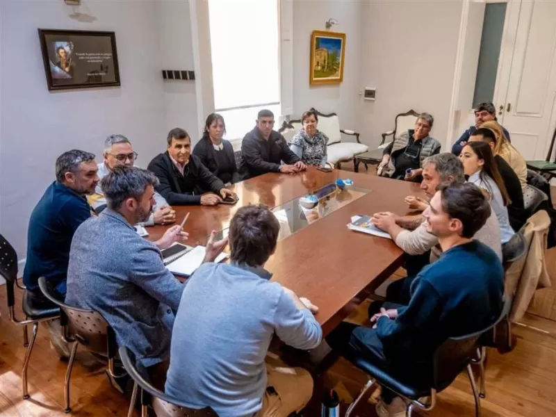Fiorini se reunió con fomentistas de tres barrios y avanzan las obras del nuevo cuartel de Bomberos