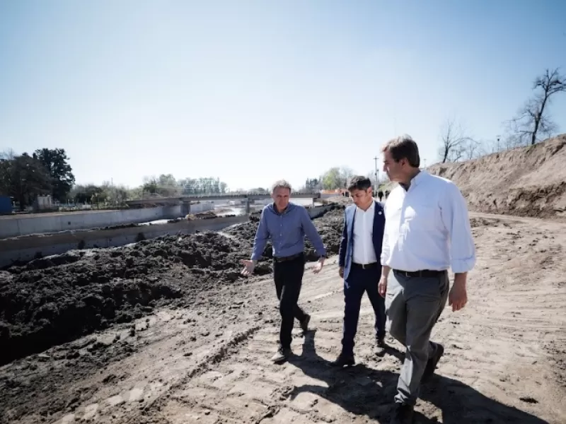 Kicillof recorrió obras hidráulicas en los municipios de Luján y Mercedes