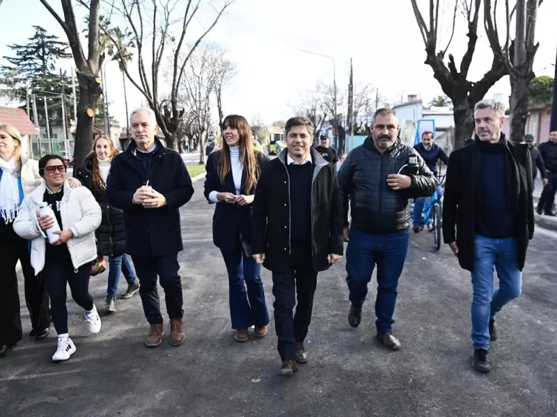 Kicillof y Julio Alak cerraron la campaña en la octava sección electoral