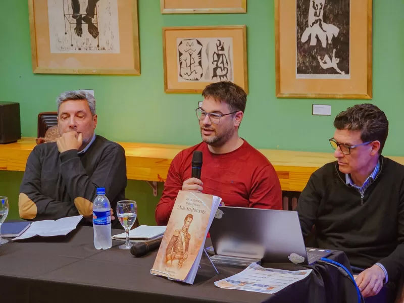 Gran convocatoria en la presentaci&oacute;n de "Mariano Necochea" y "Kem Kem" en el Centro Cultural