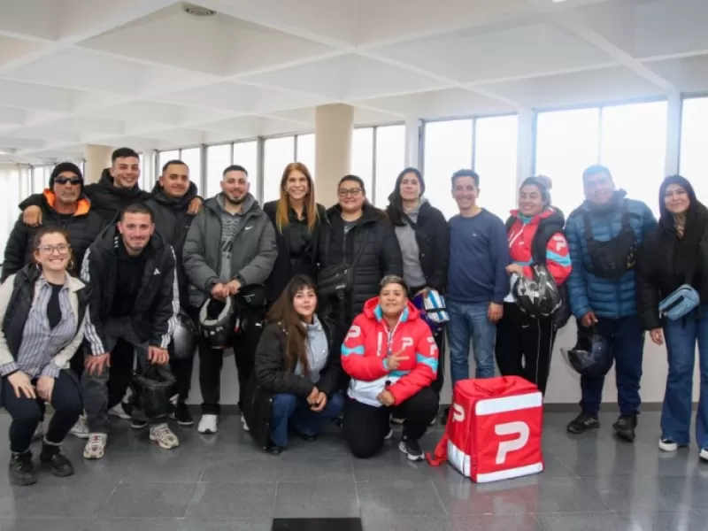 Magdalena Sierra se reuni&oacute; con repartidores y trabajadores de plataformas para impulsar nuevas herramientas laborales