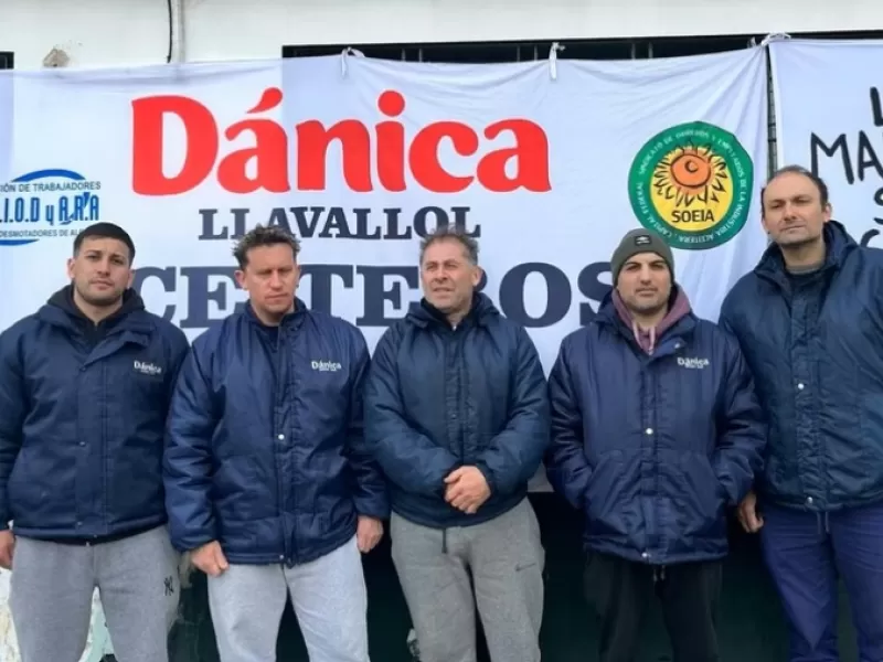 Trabajadores de D&aacute;nica realizan un acampe en Llavallol ante el anuncio de cierre de la planta