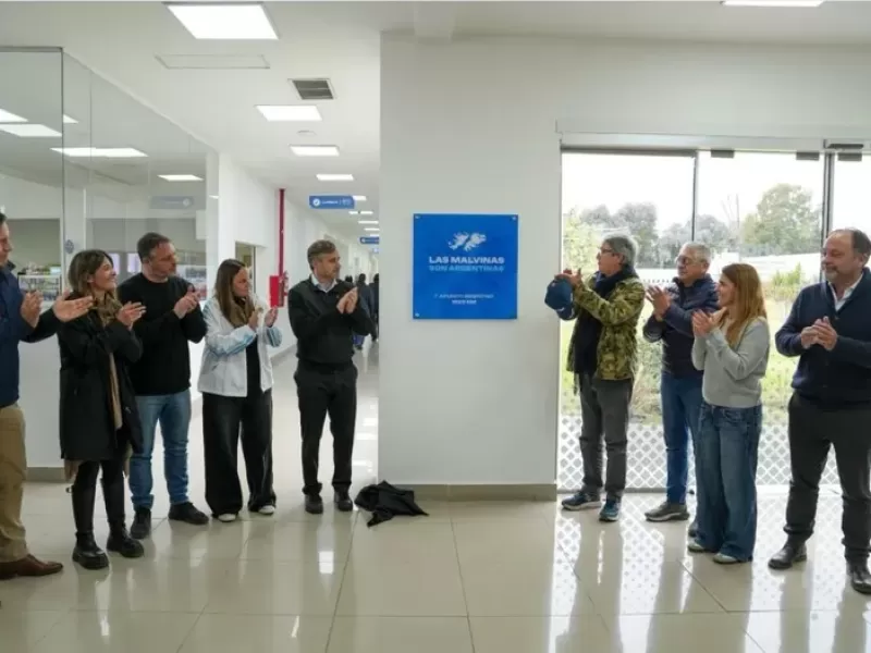 En el Hospital Central se descubri&oacute; una placa que marca la distancia con las Islas Malvinas