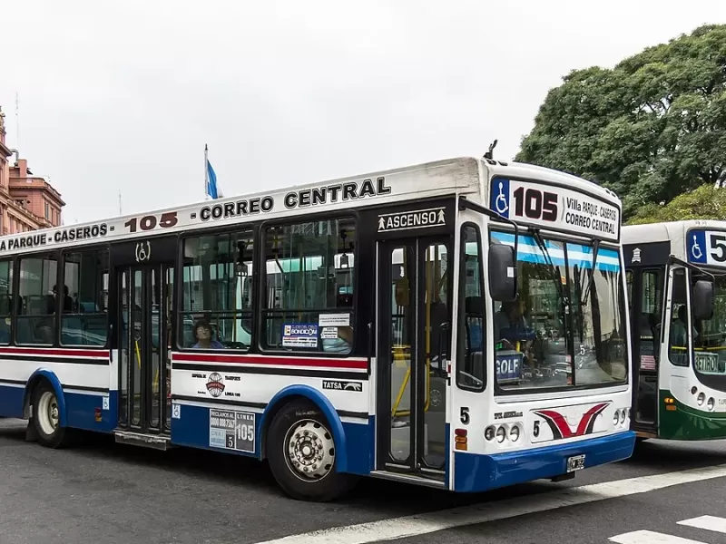 Colectivos en el AMBA: advierten por una posible suspensi&oacute;n del servicio ante la crisis del sector