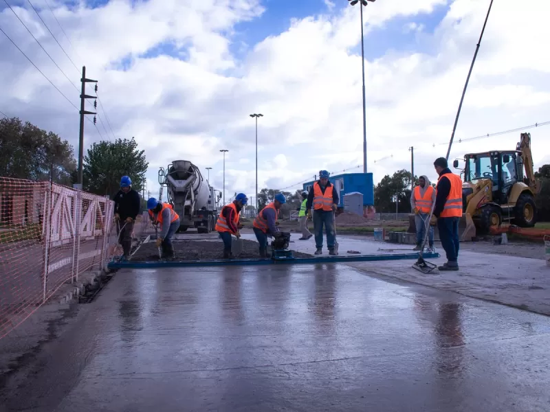 Avanza la obra de bacheo en la Av. Almirante Brown para optimizar la log&iacute;stica y el tr&aacute;nsito urbano