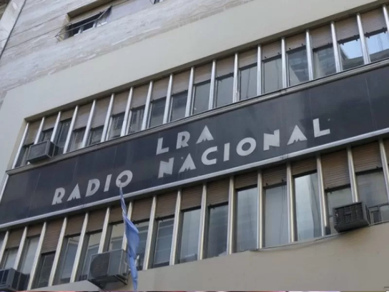 Motosierra en los medios estatales: Radio Nacional y la Tv publica