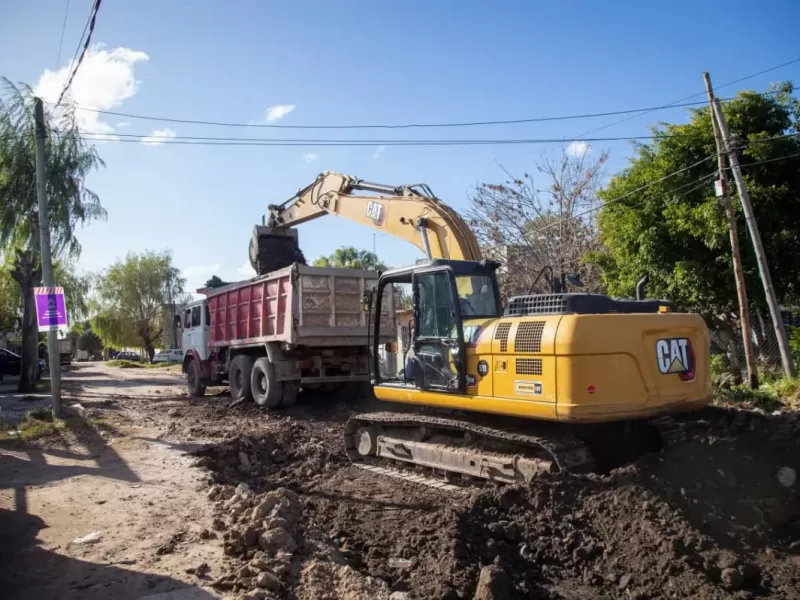Avanza la obra de pavimento en La Ca&ntilde;ada y prometen asfaltar todas las calles del barrio