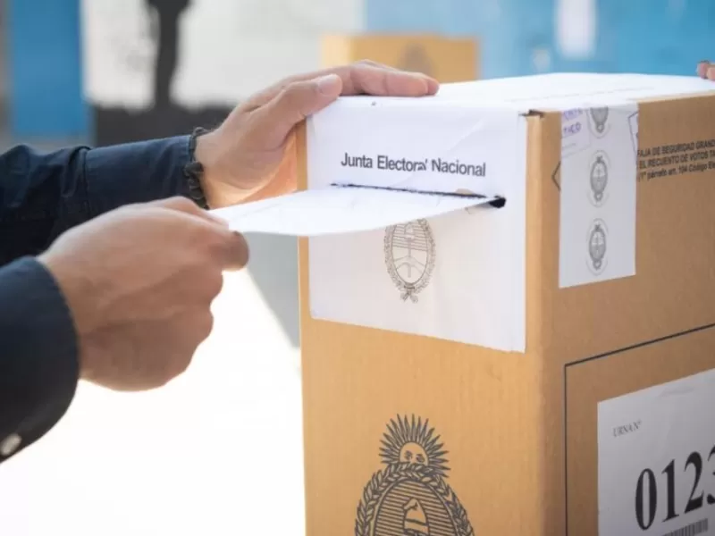 Arrancaron las elecciones con demoras en algunas escuelas y falta de boletas en otras