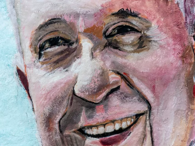 A un año de la partida de Francisco, un mural browniano homenajea al “Papa Argentino”