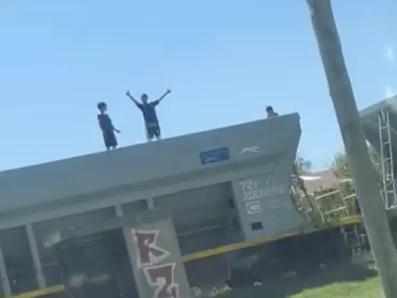 Preocupaci&oacute;n por j&oacute;venes que se suben a trenes en movimiento cerca de las v&iacute;as