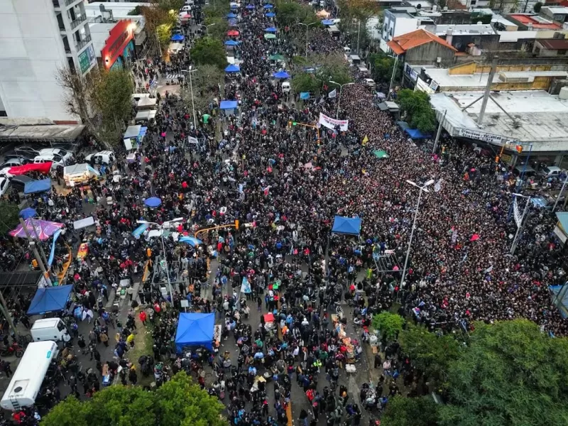 Se espera un millón de asistentes y en redes se multiplican los homenajes
