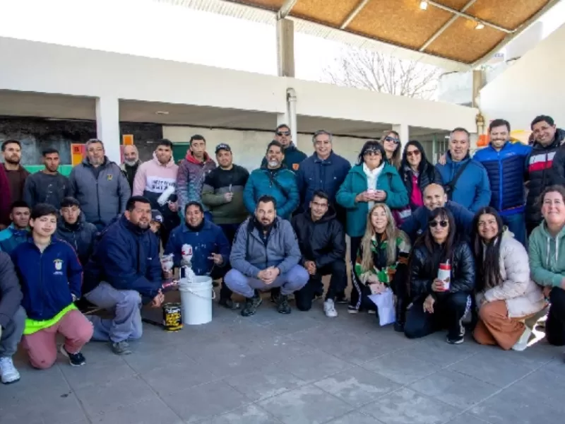 Jornada de trabajo para embellecer la Escuela Secundaria N° 21