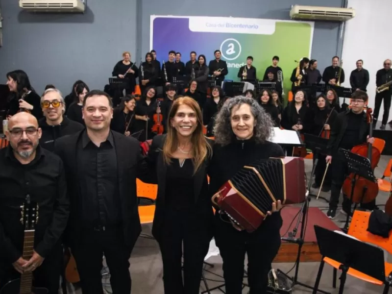 Magdalena Sierra particip&oacute; de la entrega de bandoneones al Instituto Municipal de M&uacute;sica
