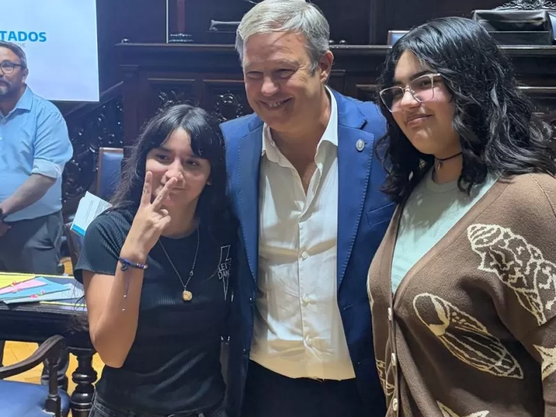 Estudiantes realizan visitas educativas a la República de los Niños y la Legislatura Bonaerense
