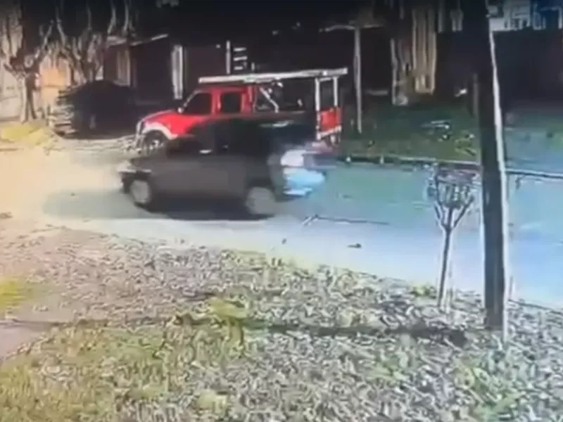 Buscan identificar al conductor que atropell&oacute; a una bombera y se dio a la fuga