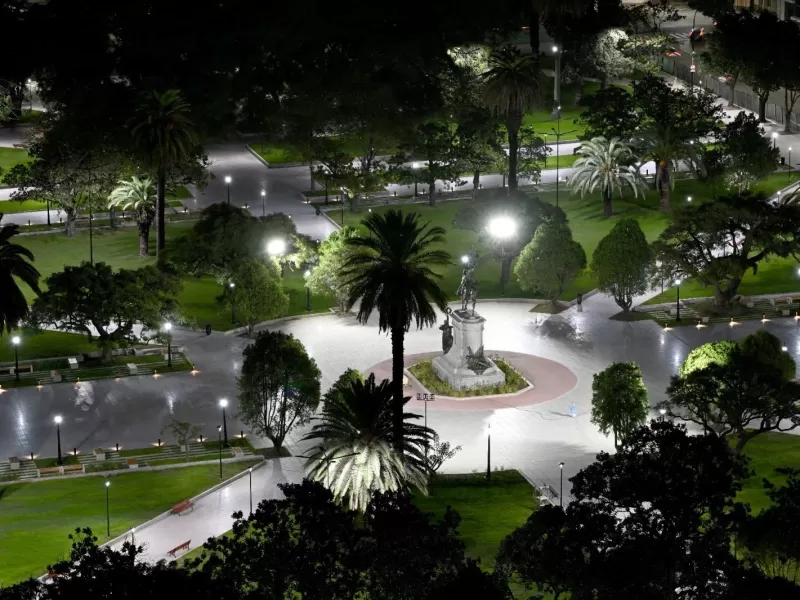 Obras de reconstrucci&oacute;n y puesta en valor integral en plazas y parques de La Plata