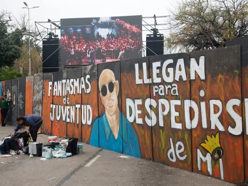 Miles de fanáticos pasaron la madrugada en Villa Domínico para despedir al Indio Solari
