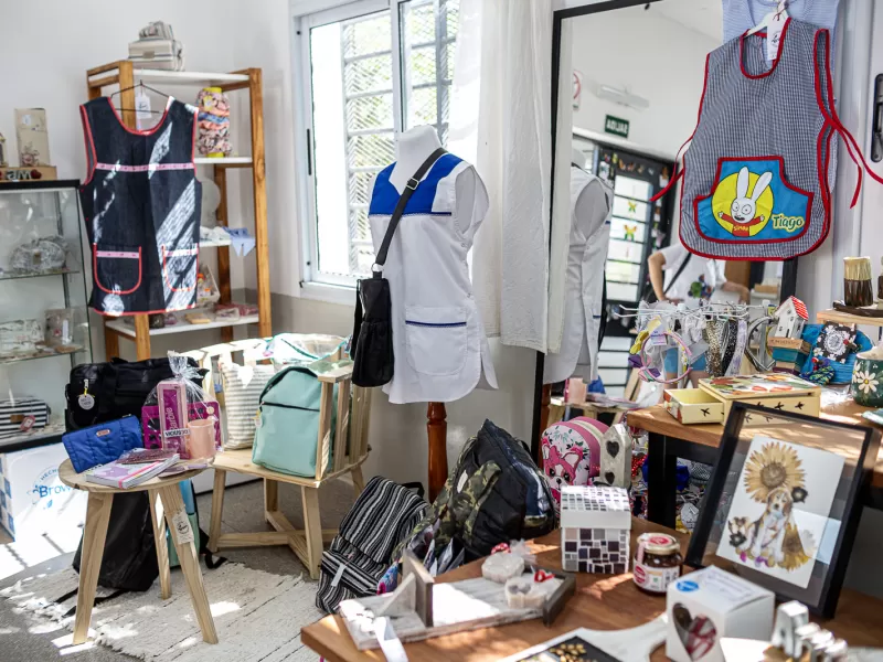 El municipio lanzó el programa “Vuelta al cole” en la tienda con beneficios para las familias