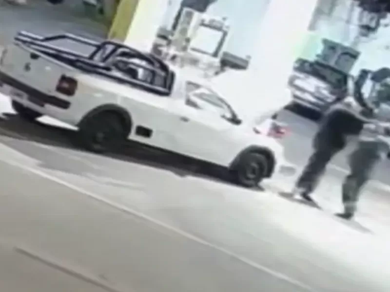 Violento ataque en una estaci&oacute;n de servicio: un cliente golpe&oacute; a un empleado por no ser atendido primero