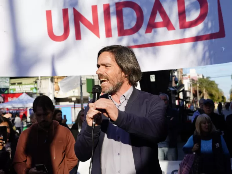 Del Caño, junto a referentes del FIT-U, en un debate sobre universidad y coyuntura política