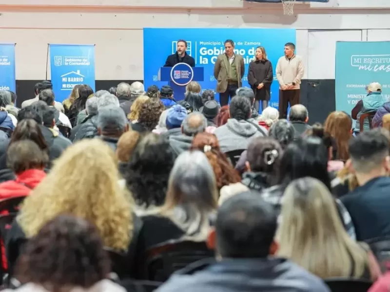 M&aacute;s de 400 familias firmaron la escritura de sus viviendas y se convirtieron en propietarias