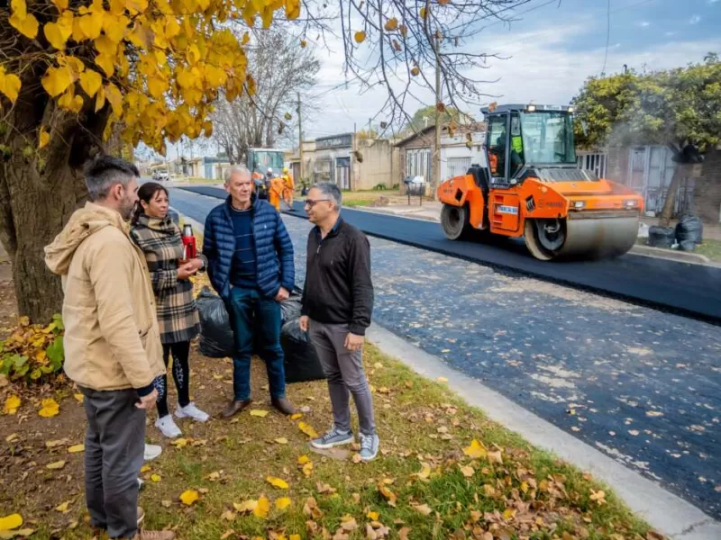 Avanzan las nuevas obras de asfalto y cordón cuneta en el barrio Capilla de Loreto