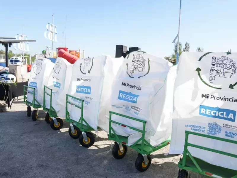 El Municipio entregó vehículos y equipamiento a recuperadores urbanos
