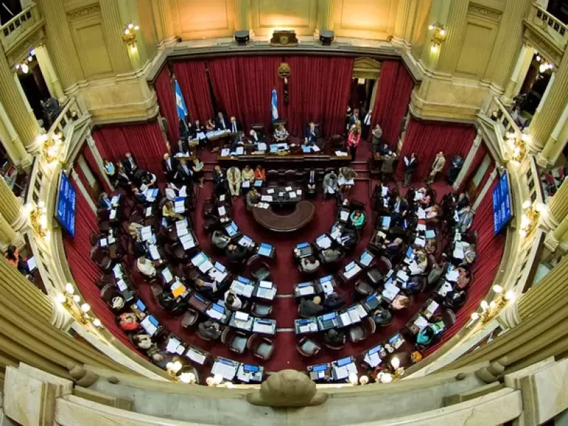El Senado debate una reforma sobre propiedad privada, tierras y expropiaciones junto a 36 pliegos judiciales