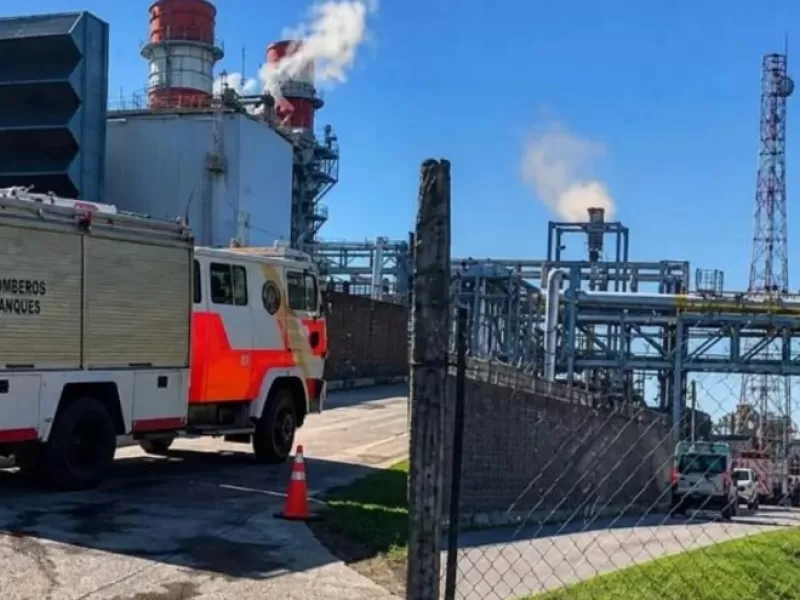 Un trabajador de San Nicol&aacute;s se encuentra internado por la explosi&oacute;n de los tanques de metanol