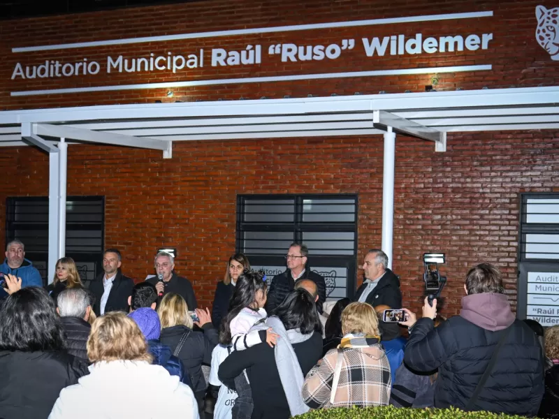 Julio Zamora inauguró el nuevo auditorio de Ricardo Rojas: 